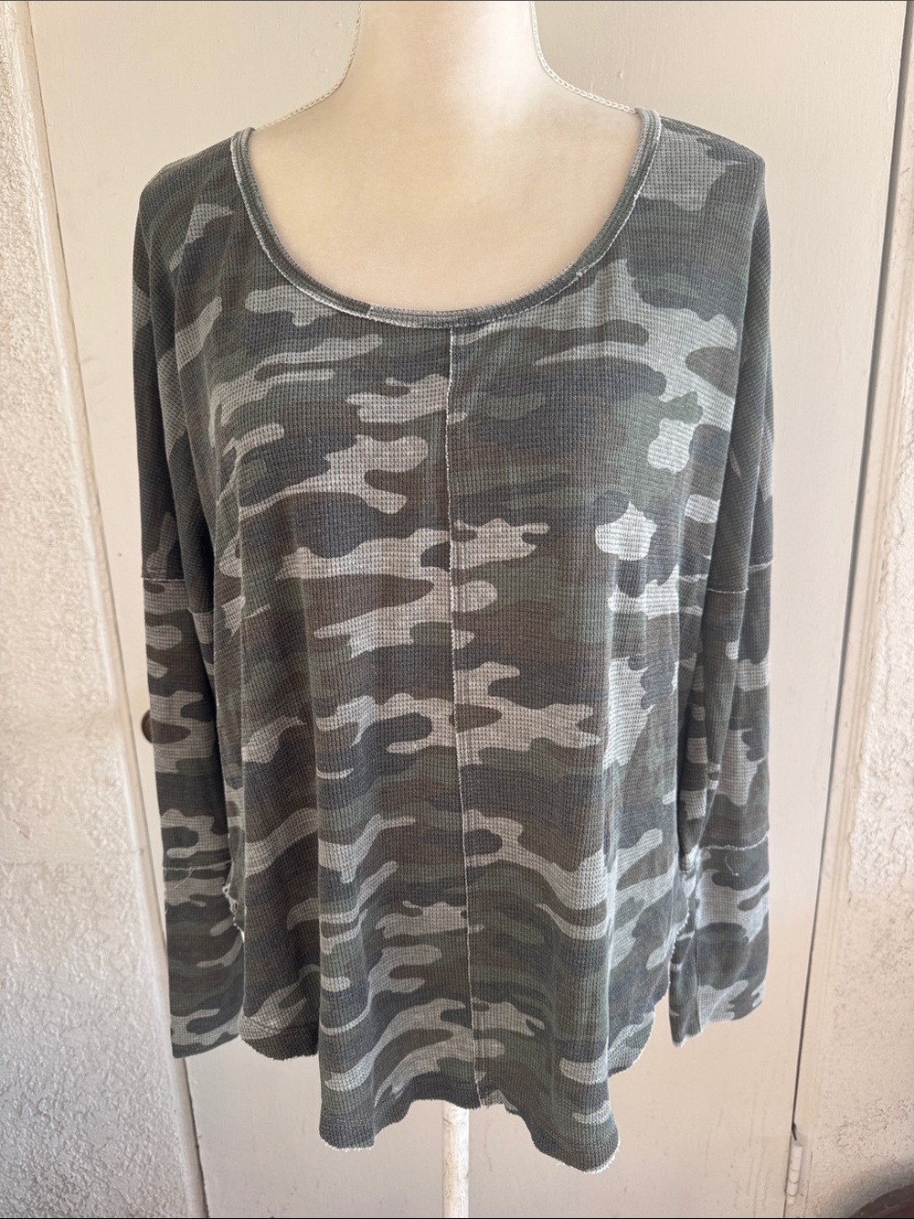 Lucky Brand Camo print thermal Long-Sleeve Top size Large